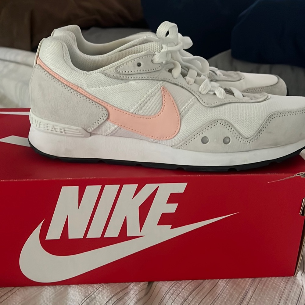 Womens Nike Venture Runner